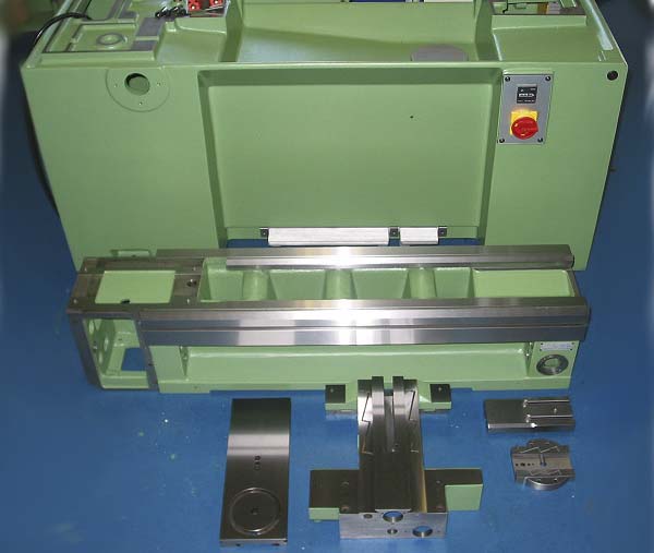 Schaublin 150 Верстат токарно-гвинторізний. Станіна та частинини супорту